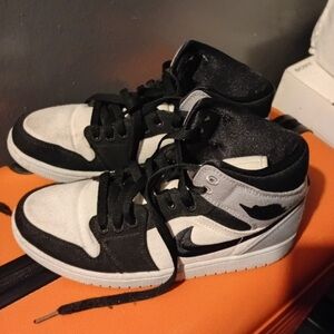 Nike Kids Black and Gray Sneakers